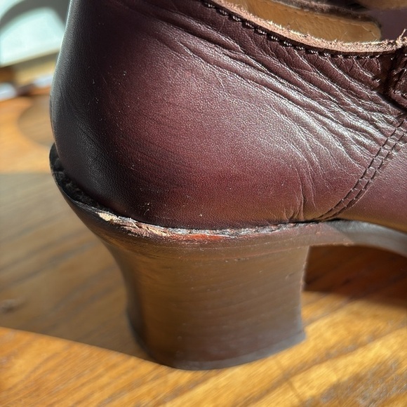 🦥 Kenneth Cole NY 07538 burgundy, leather Mary Janes Block heel flower cut out: - Picture 8 of 9